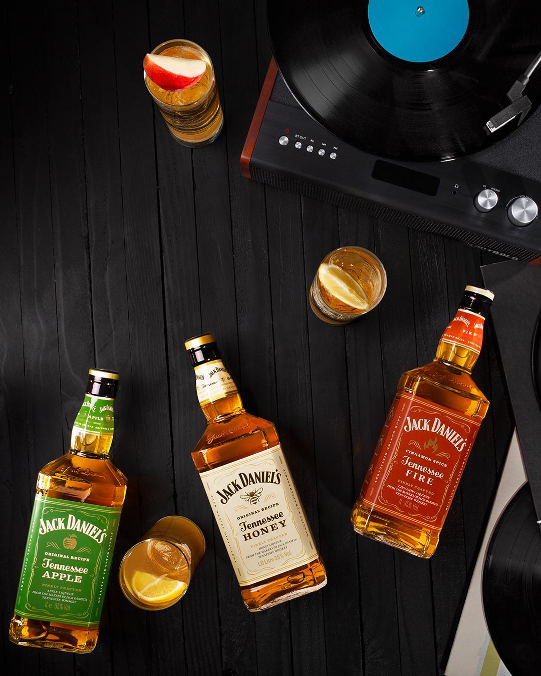 JACK DANIEL'S TENNESSEE APPLE FLAVORED WHISKEY