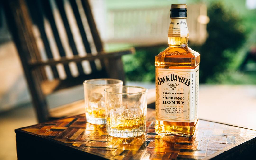 JACK DANIEL'S TENNESSEE HONEY WHISKEY