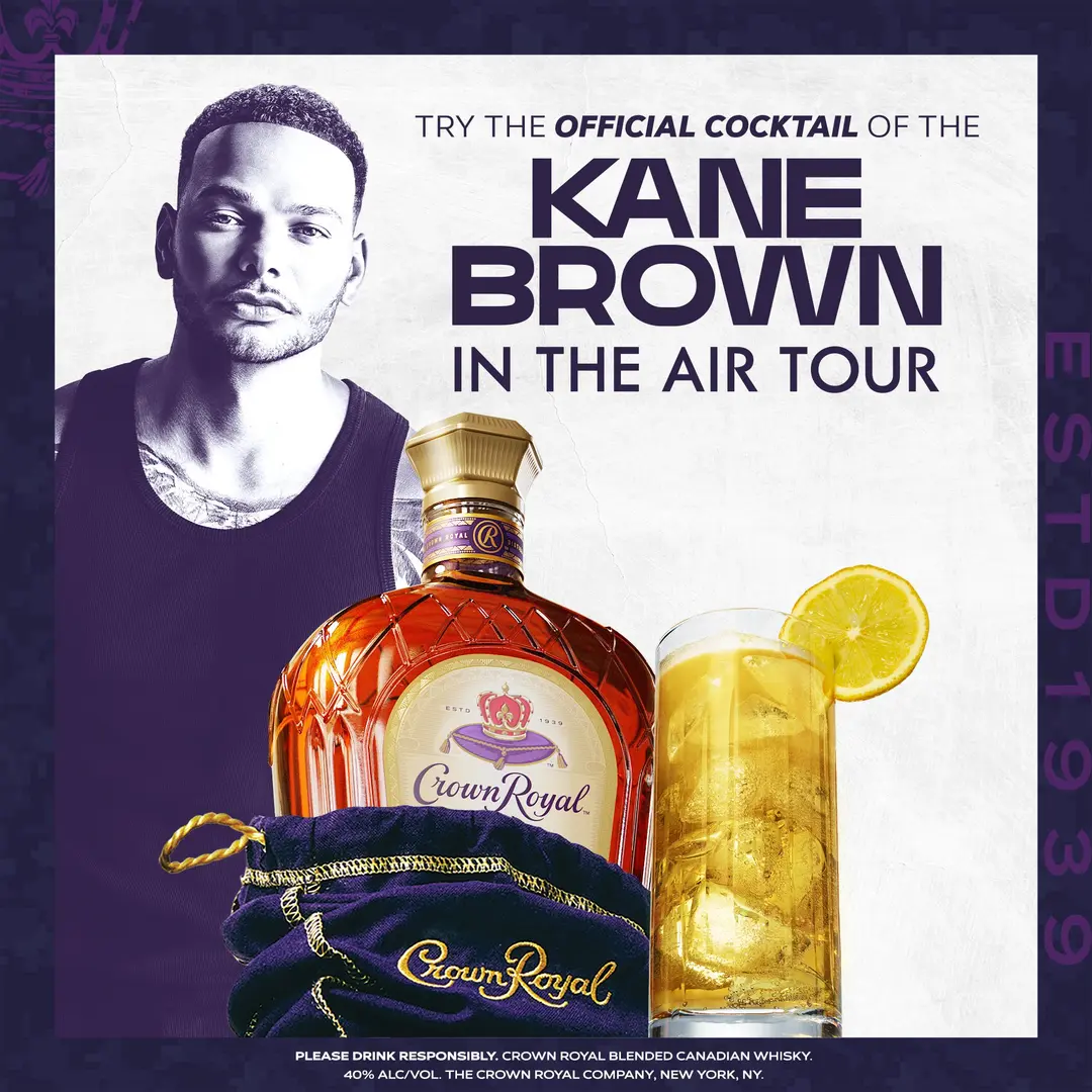 CROWN ROYAL® DE LUXE BLENDED WHISKY