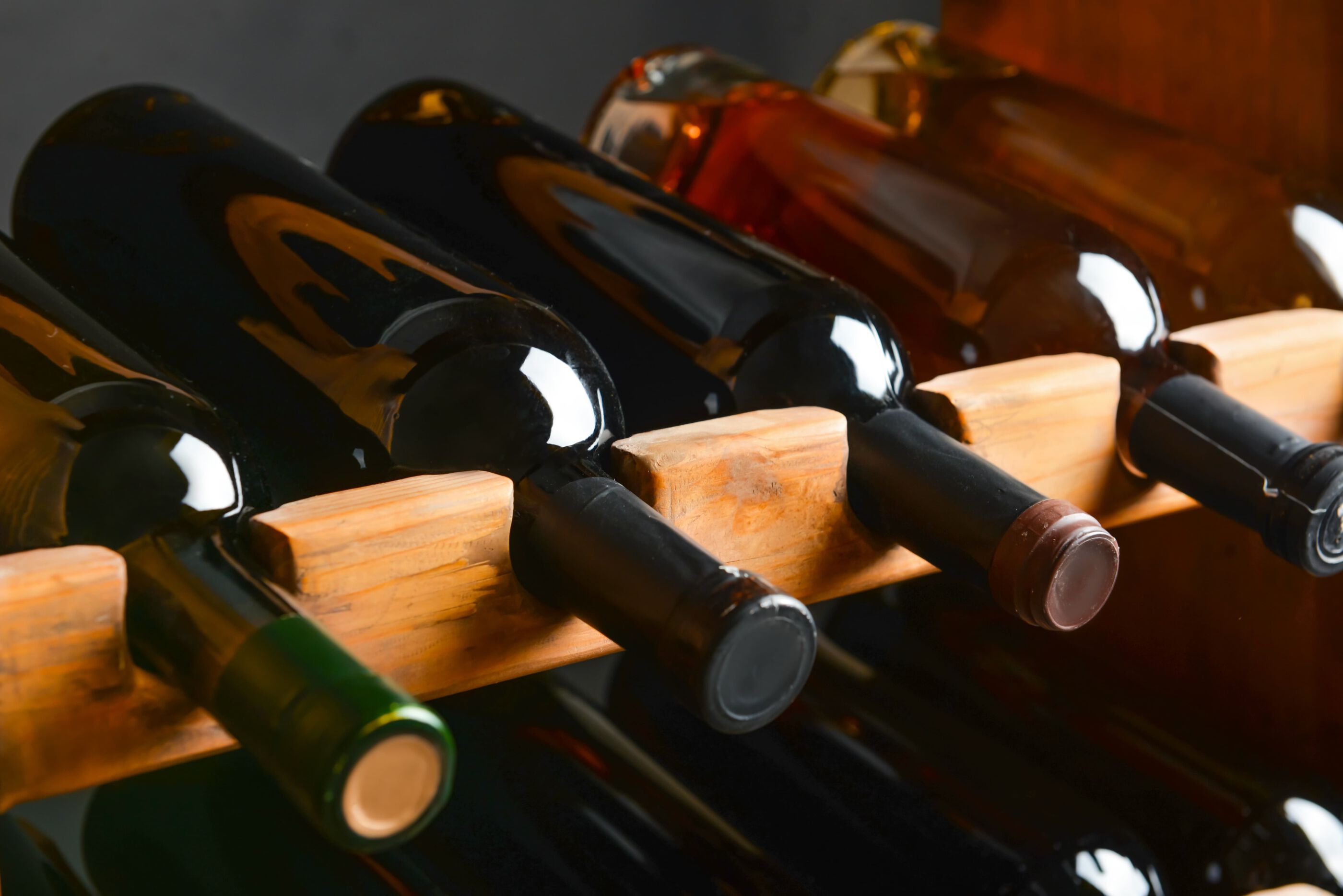 What are the differences between the Global Wine Score and users