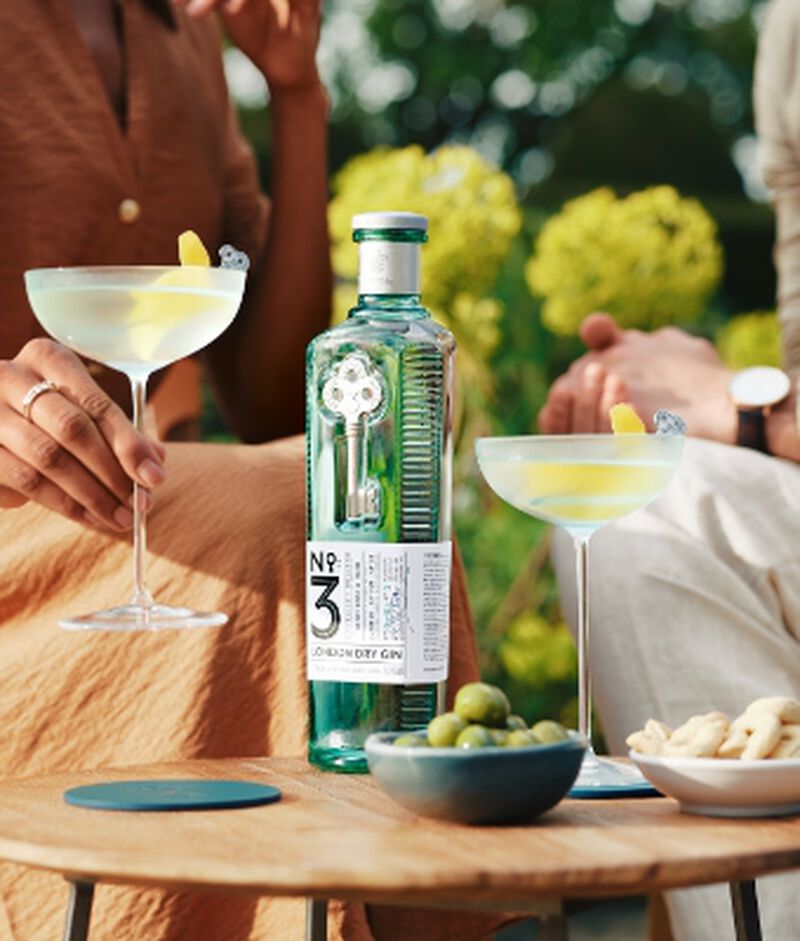 Bottle of No.3 London Dry Gin with martinis and olives